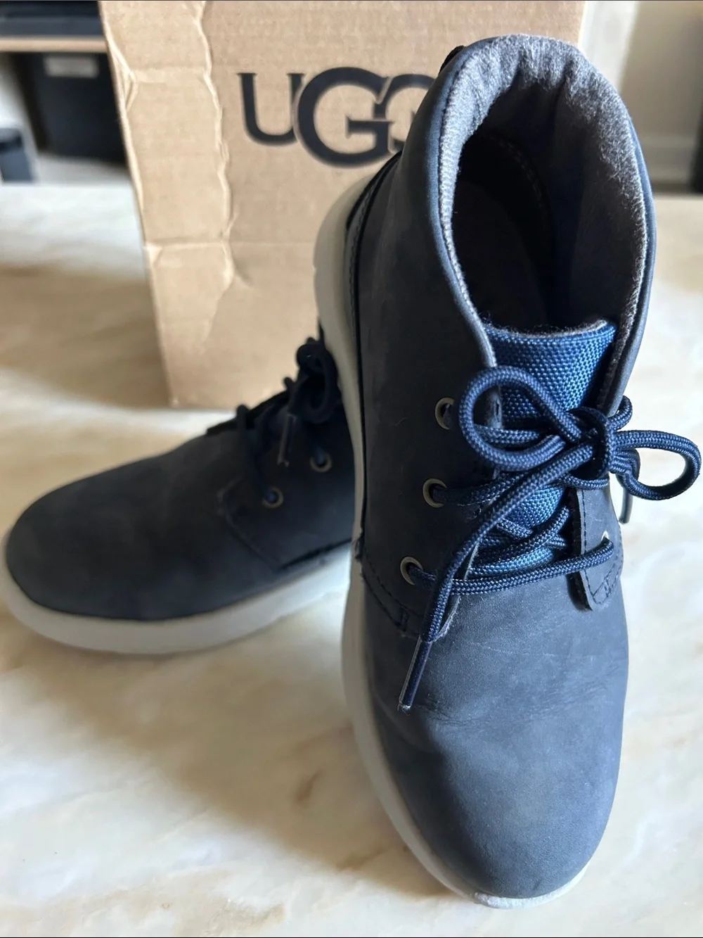Uggs Kids Boys Canoe Mid-Top Waterproof Indigo Blue Leather Chukka Boots Size 13